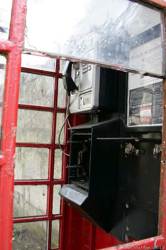  A8V9083 Vandalised Red Phone Box